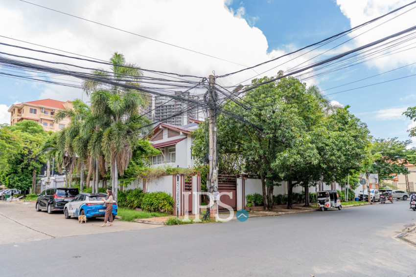 4 Bedroom Villa For Rent - Boeung Kak 2, Phnom Penh
