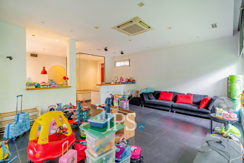 4 Bedroom Villa For Rent - Boeung Kak 2, Phnom Penh