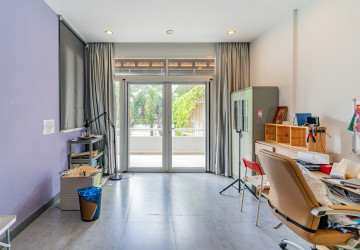4 Bedroom Villa For Rent - Boeung Kak 2, Phnom Penh thumbnail