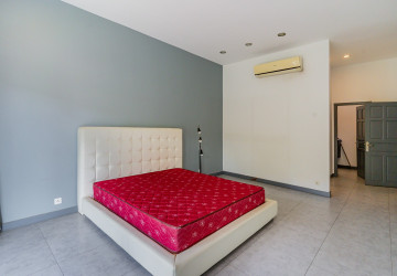 4 Bedroom Villa For Rent - Boeung Kak 2, Phnom Penh thumbnail