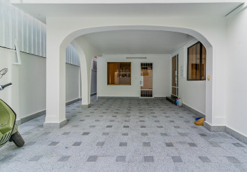 5 Bedroom Villa For Rent - BKK1, Phnom Penh thumbnail