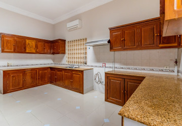 5 Bedroom Villa For Rent - BKK1, Phnom Penh thumbnail