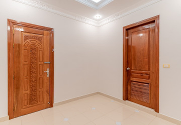 5 Bedroom Villa For Rent - BKK1, Phnom Penh thumbnail