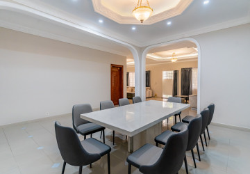 5 Bedroom Villa For Rent - BKK1, Phnom Penh thumbnail