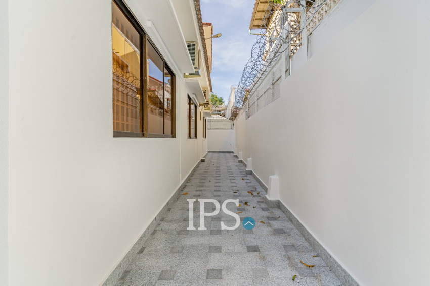 5 Bedroom Villa For Rent - BKK1, Phnom Penh