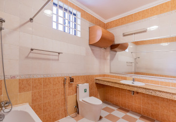 5 Bedroom Villa For Rent - BKK1, Phnom Penh thumbnail