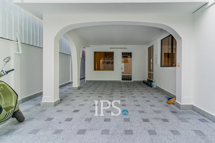 5 Bedroom Villa For Rent - BKK1, Phnom Penh