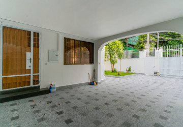 5 Bedroom Villa For Rent - BKK1, Phnom Penh thumbnail