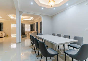 5 Bedroom Villa For Rent - BKK1, Phnom Penh thumbnail