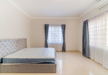 5 Bedroom Villa For Rent - BKK1, Phnom Penh thumbnail