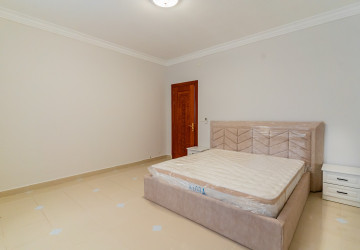 5 Bedroom Villa For Rent - BKK1, Phnom Penh thumbnail