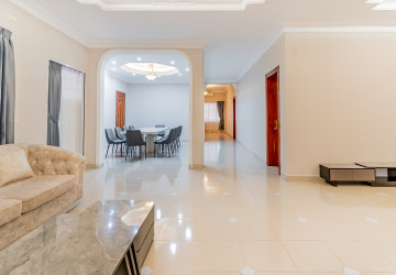 5 Bedroom Villa For Rent - BKK1, Phnom Penh thumbnail