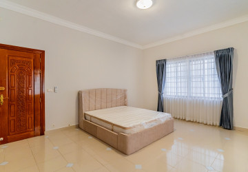 5 Bedroom Villa For Rent - BKK1, Phnom Penh thumbnail