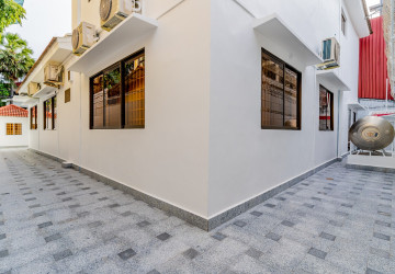 5 Bedroom Villa For Rent - BKK1, Phnom Penh thumbnail