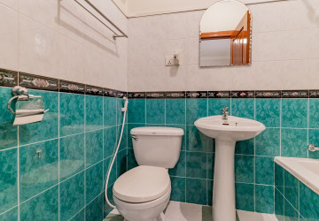 5 Bedroom Villa For Rent - BKK1, Phnom Penh thumbnail