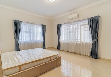 5 Bedroom Villa For Rent - BKK1, Phnom Penh thumbnail