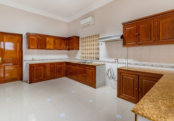 5 Bedroom Villa For Rent - BKK1, Phnom Penh thumbnail