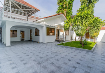 5 Bedroom Villa For Rent - BKK1, Phnom Penh thumbnail