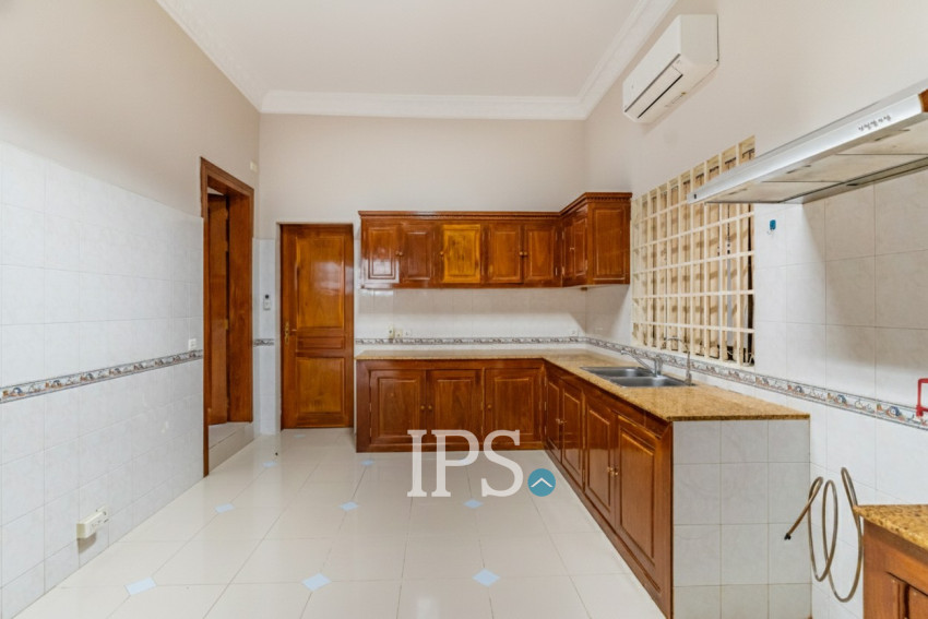 5 Bedroom Villa For Rent - BKK1, Phnom Penh