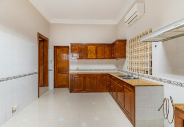 5 Bedroom Villa For Rent - BKK1, Phnom Penh thumbnail