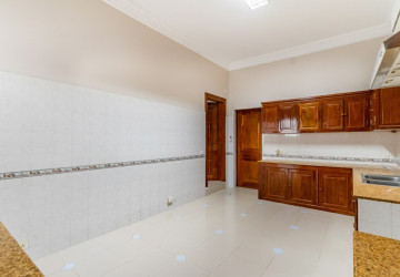 5 Bedroom Villa For Rent - BKK1, Phnom Penh thumbnail