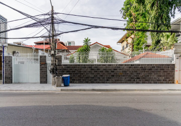 5 Bedroom Villa For Rent - BKK1, Phnom Penh thumbnail