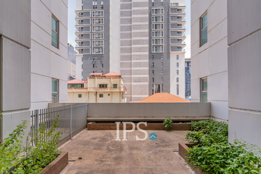 2 Bedroom Condo For Rent - De Castle Royal, BKK1, Phnom Penh