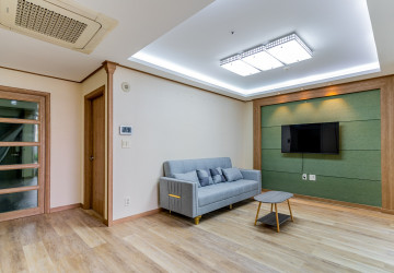 2 Bedroom Condo For Rent - De Castle Royal, BKK1, Phnom Penh thumbnail