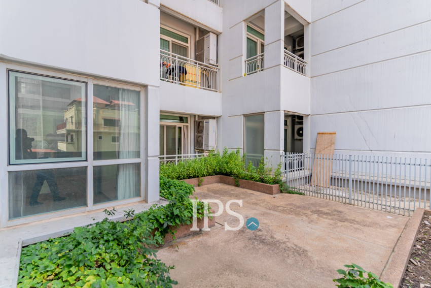 2 Bedroom Condo For Rent - De Castle Royal, BKK1, Phnom Penh