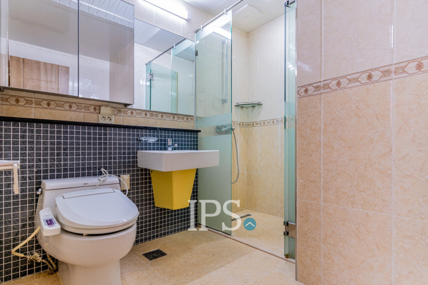 2 Bedroom Condo For Rent - De Castle Royal, BKK1, Phnom Penh