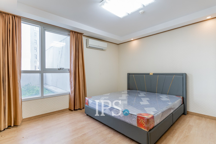 2 Bedroom Condo For Rent - De Castle Royal, BKK1, Phnom Penh