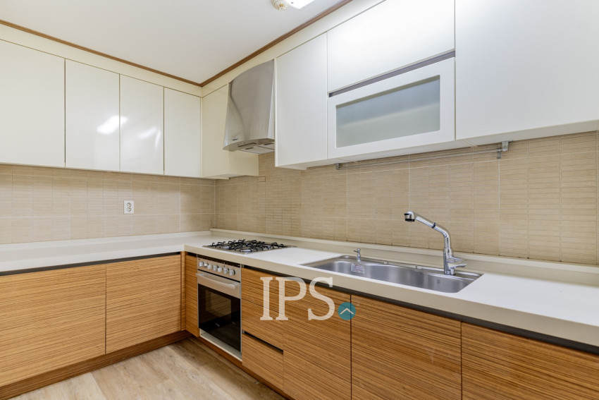 2 Bedroom Condo For Rent - De Castle Royal, BKK1, Phnom Penh