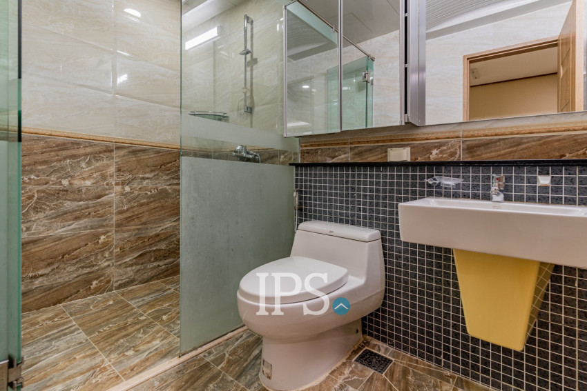 2 Bedroom Condo For Rent - De Castle Royal, BKK1, Phnom Penh