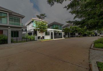 4 Bedroom Villa For Sale - Borey Tourism, Kandaek, Siem Reap thumbnail