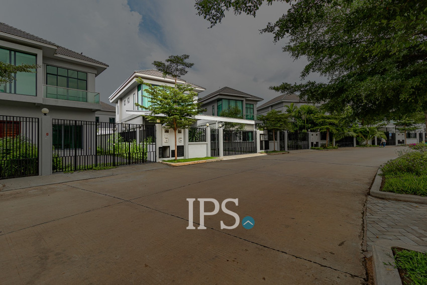 4 Bedroom Villa For Sale - Borey Tourism, Kandaek, Siem Reap