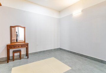 1 Bedroom Serviced Apartment For Rent -Toul Tom Pong 2, Phnom Penh thumbnail