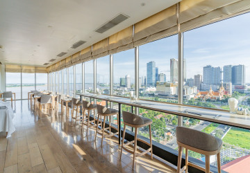 3 Bedroom Serviced Apartment For Rent - Chakto Mukh, Phnom Penh thumbnail