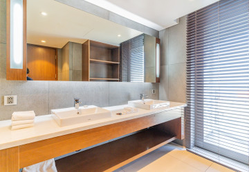 2 Bedroom Serviced Apartment For Rent - Chakto Mukh, Phnom Penh thumbnail