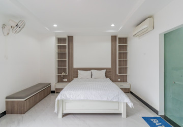 1 Bedroom Serviced Apartment For Rent - Boeung Prolit, Phnom Penh thumbnail