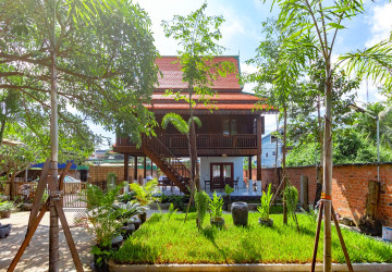 2 Bedroom Wooden House For Rent - Sala Kamreuk, Siem Reap thumbnail