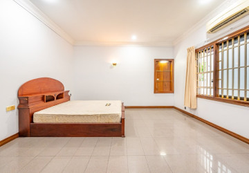 5 Bedroom Commercial Villa For Rent - Tonle Bassac, Phnom Penh thumbnail