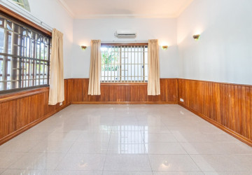 5 Bedroom Commercial Villa For Rent - Tonle Bassac, Phnom Penh thumbnail