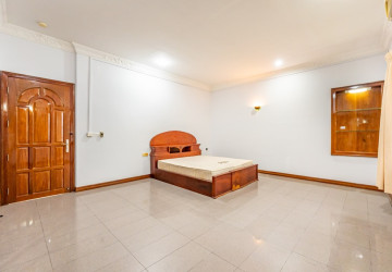 5 Bedroom Commercial Villa For Rent - Tonle Bassac, Phnom Penh thumbnail