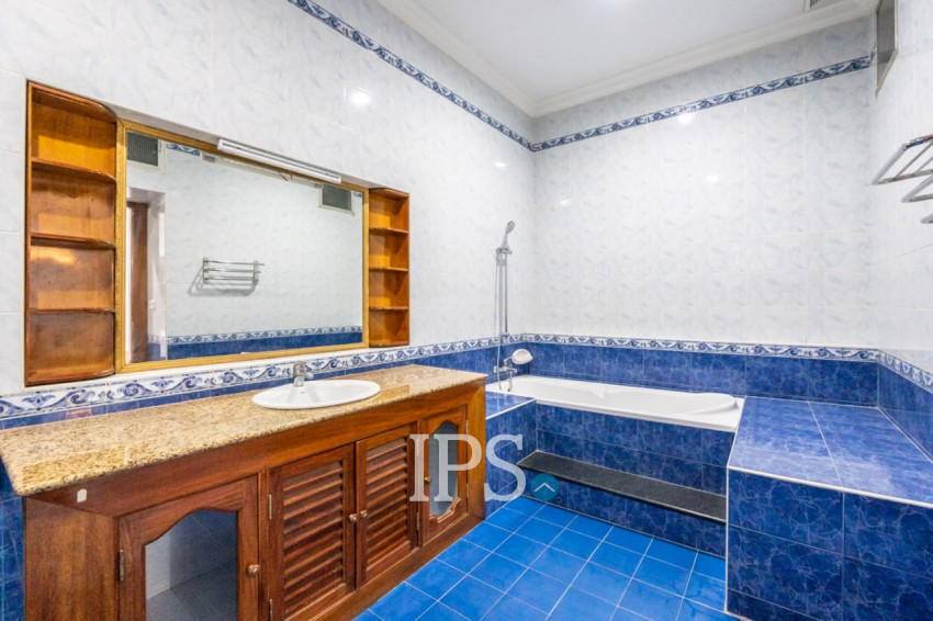 5 Bedroom Commercial Villa For Rent - Tonle Bassac, Phnom Penh