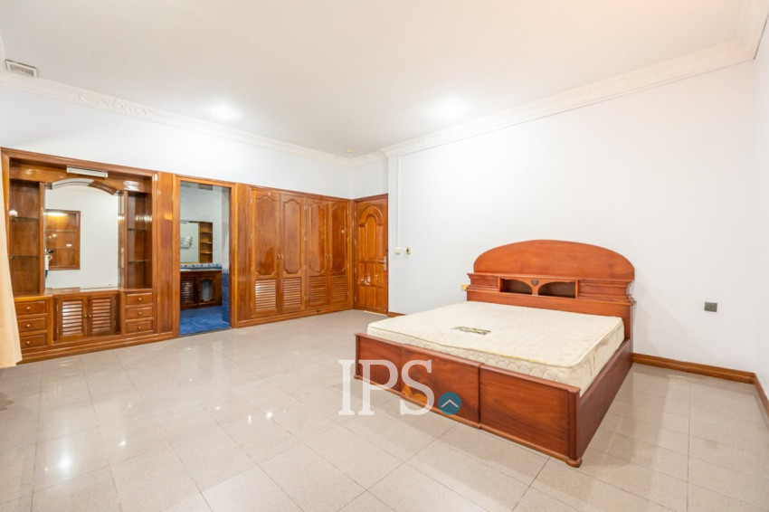 5 Bedroom Commercial Villa For Rent - Tonle Bassac, Phnom Penh