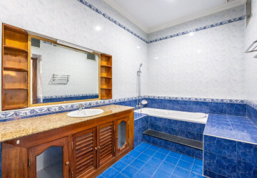 5 Bedroom Commercial Villa For Rent - Tonle Bassac, Phnom Penh thumbnail