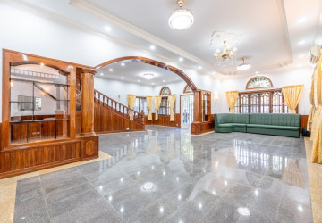 5 Bedroom Commercial Villa For Rent - Tonle Bassac, Phnom Penh thumbnail