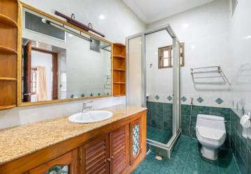 5 Bedroom Commercial Villa For Rent - Tonle Bassac, Phnom Penh thumbnail