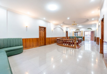 5 Bedroom Commercial Villa For Rent - Tonle Bassac, Phnom Penh thumbnail