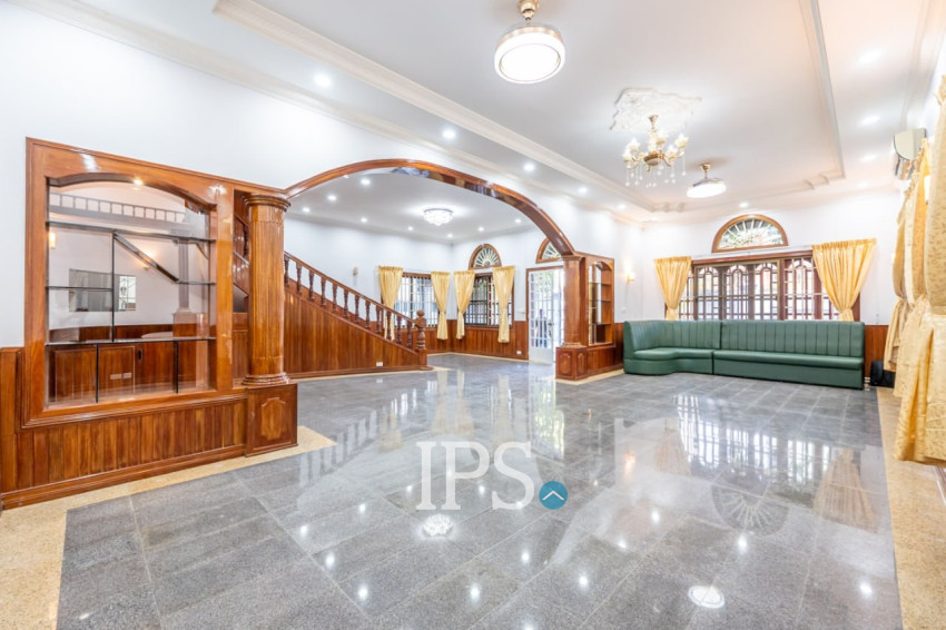 5 Bedroom Commercial Villa For Rent - Tonle Bassac, Phnom Penh